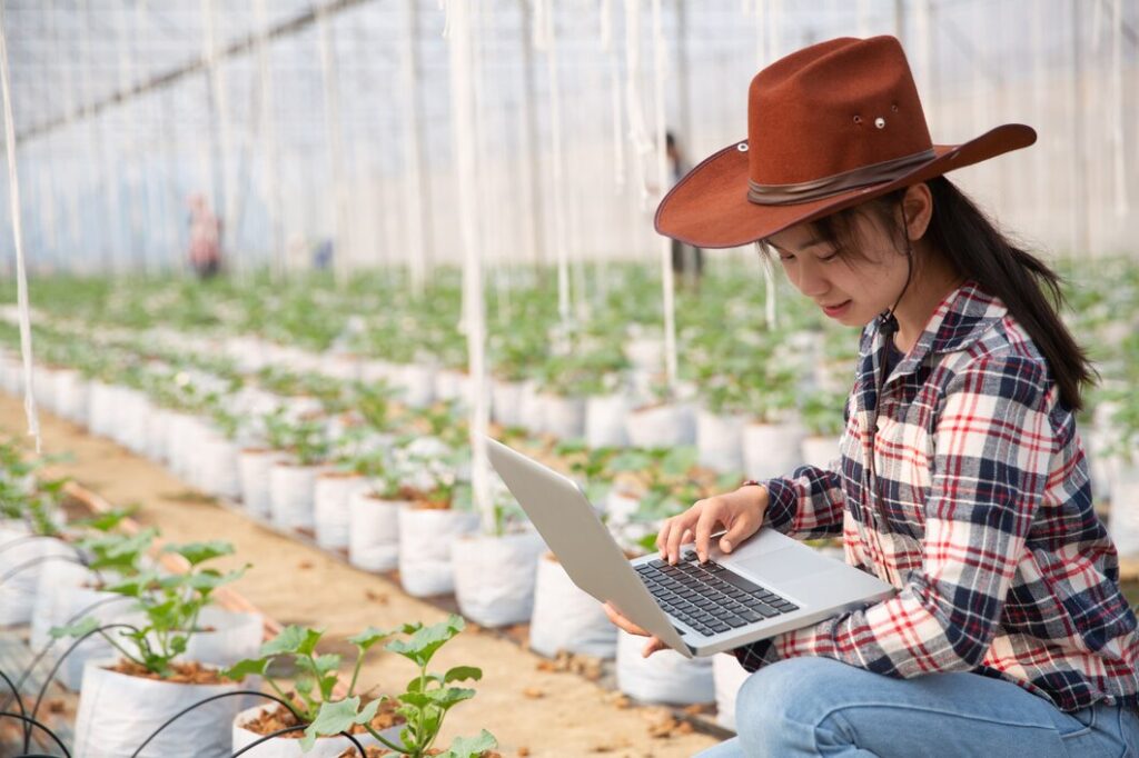 How to Integrate Technology with Traditional Farming